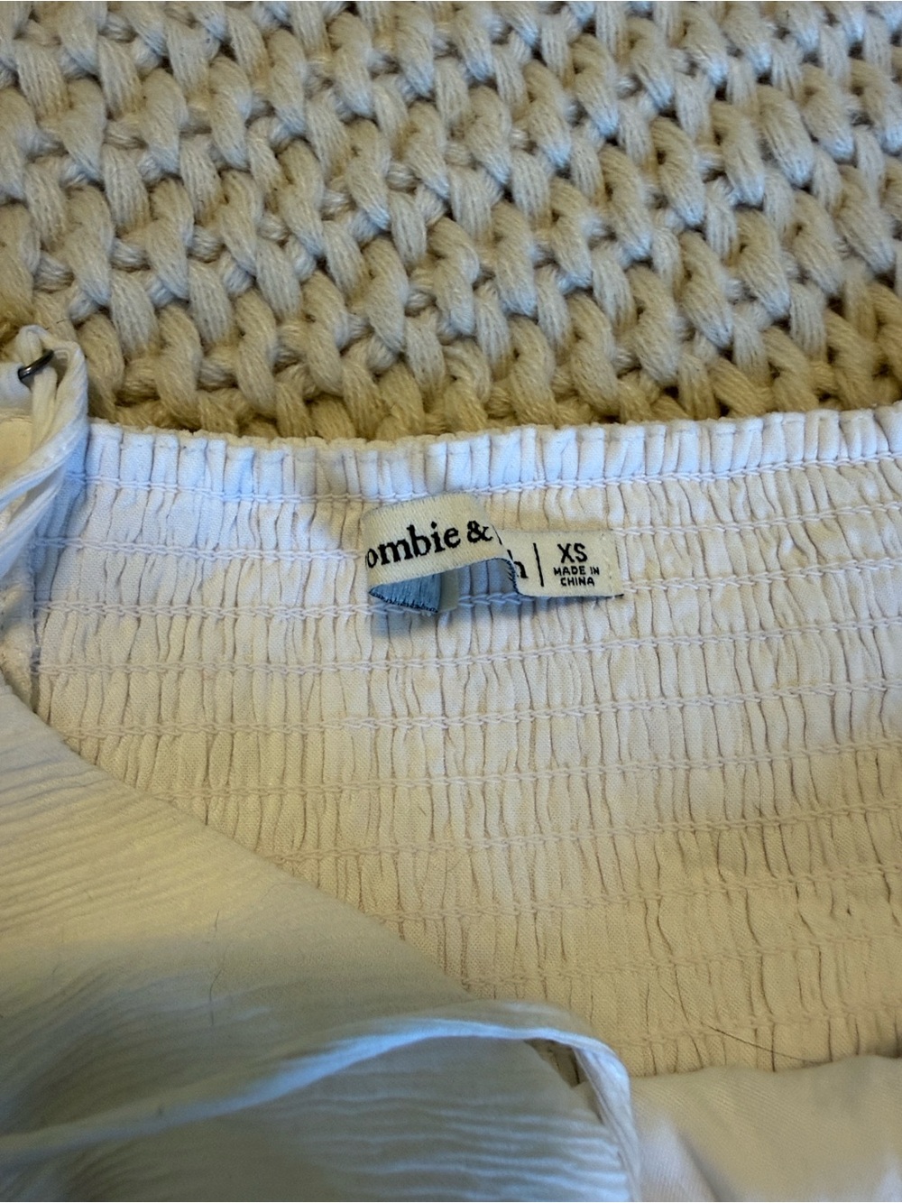 Abercrombie & Fitch Women’s crinkle Spaghetti Strap Crop Top - White and Black - Picture 2 of 5